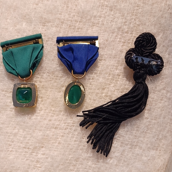 Set of two Jamaz pins + black tassel - Picture 2 of 3